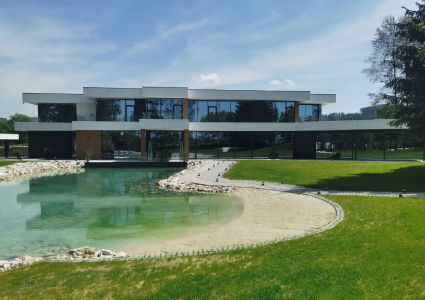 Chytrá vila v západních Čechách: Komfort a bezpečí díky moderní automatizaci