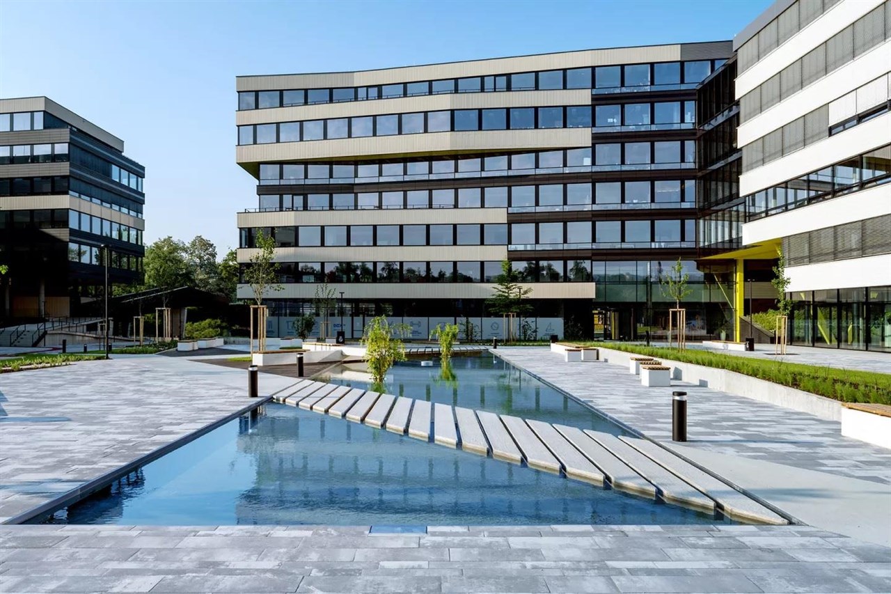 Moderní kancelářská čtvrť DOCK 03, 04, 05 – místo, kde se potkává business, technologie a příroda