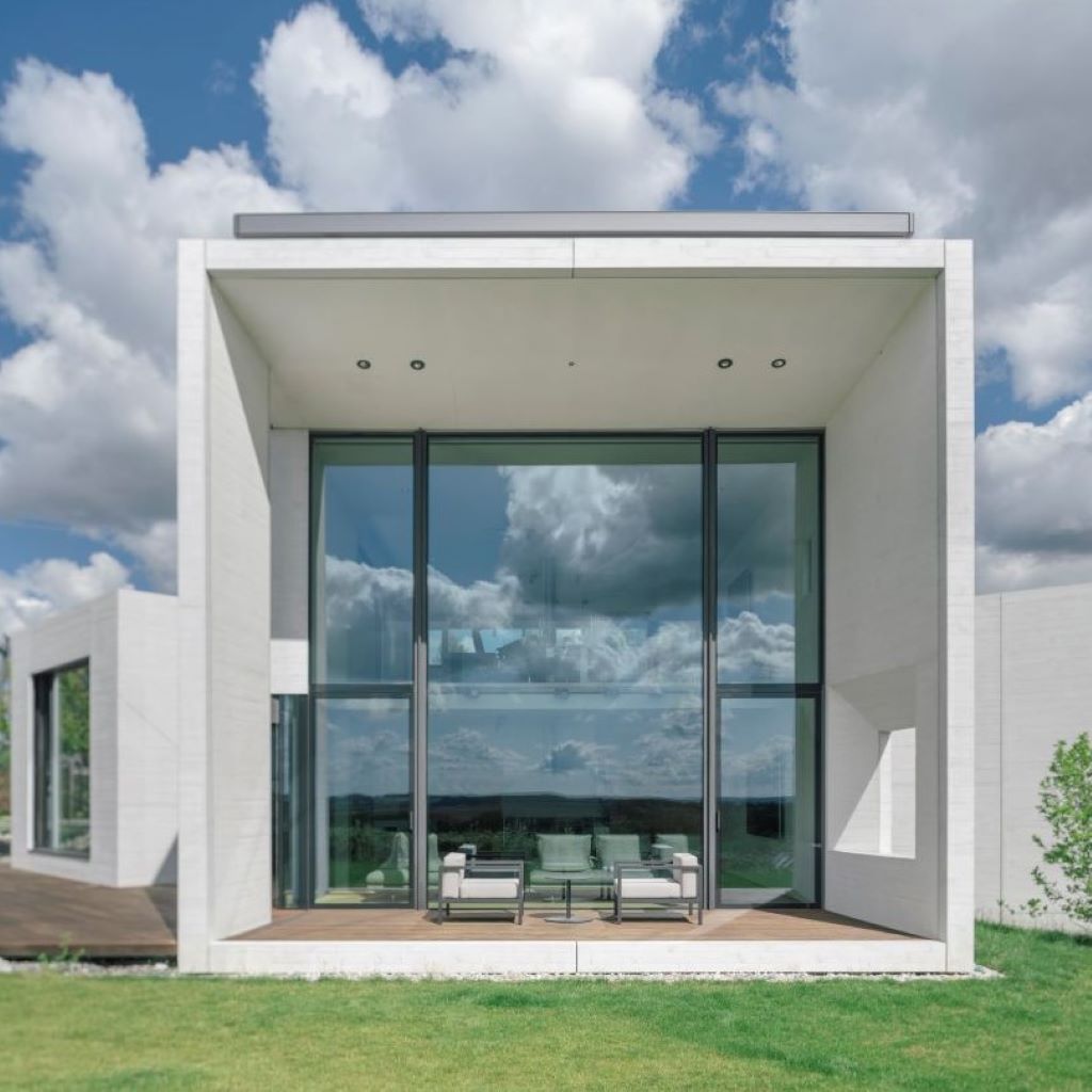 🏡 Nadčasový domov ve Středních Čechách: Když chytré technologie splynou s architekturou